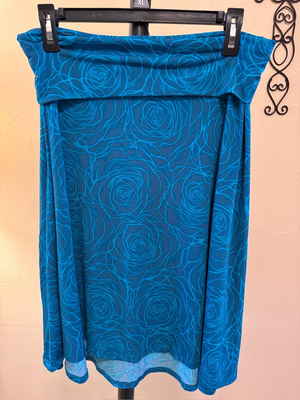 LulaRoe Blue Rose Print Foldover Skirt, womens sz large